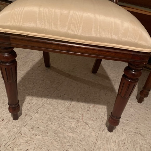 Two chairs - Picture 3 of 4